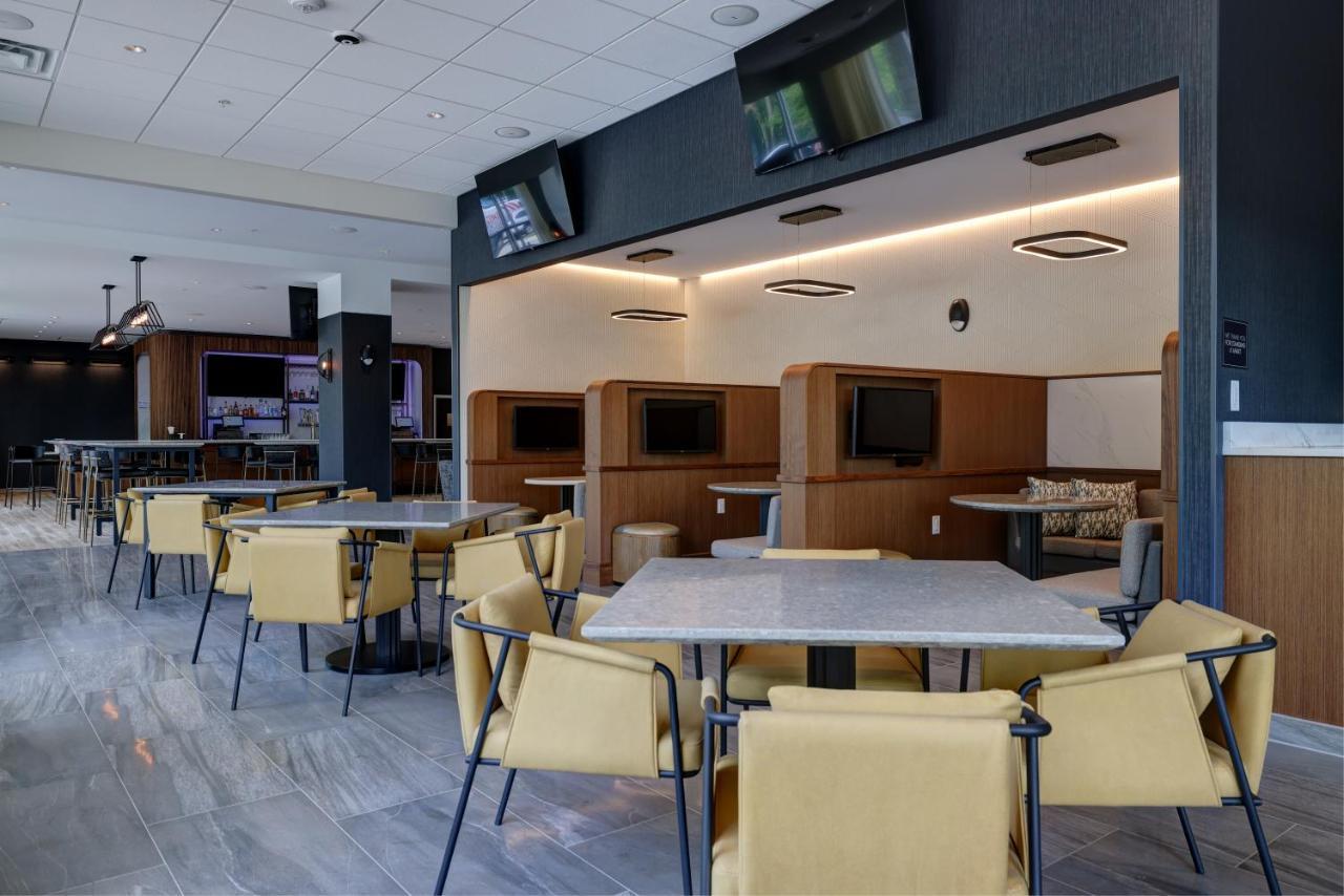 Courtyard By Marriott Iowa City University Heights Zewnętrze zdjęcie
