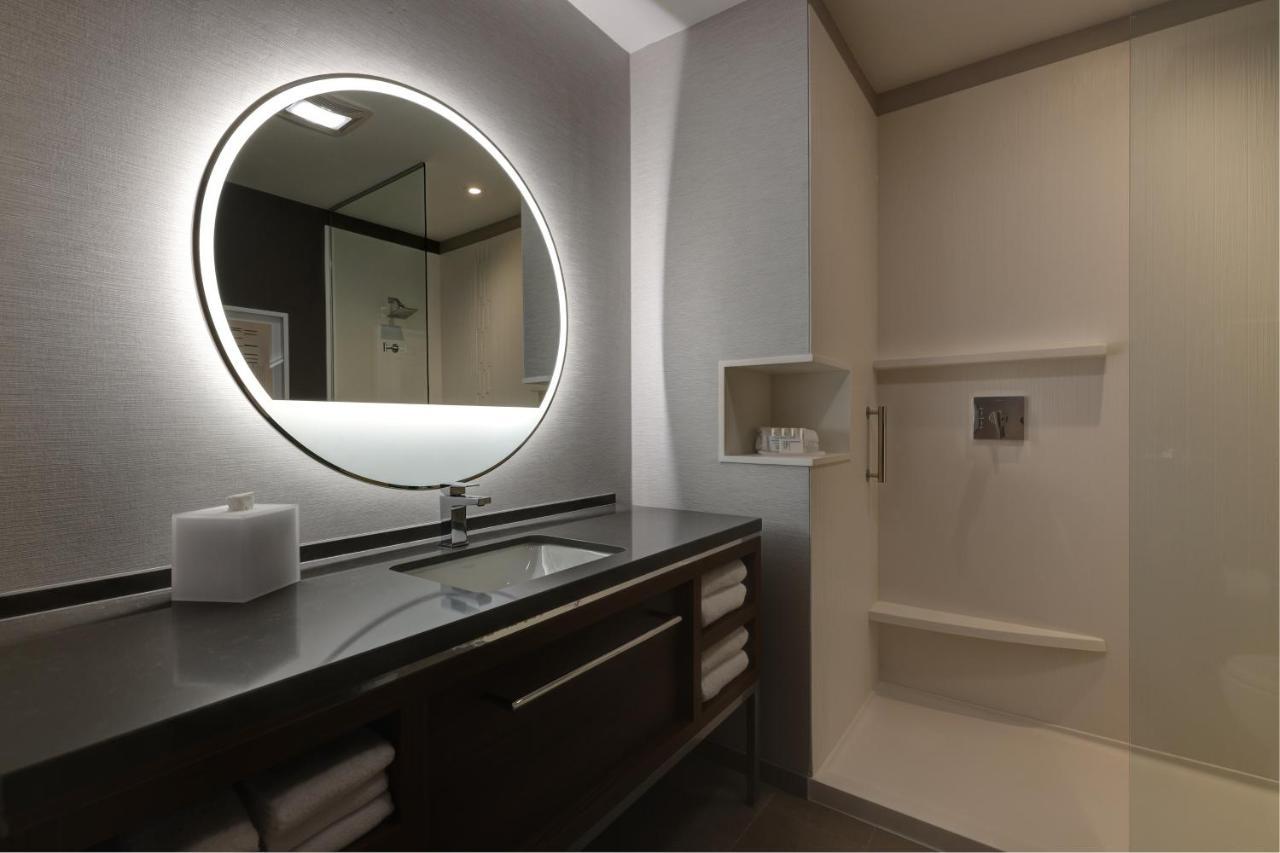 Courtyard By Marriott Iowa City University Heights Zewnętrze zdjęcie