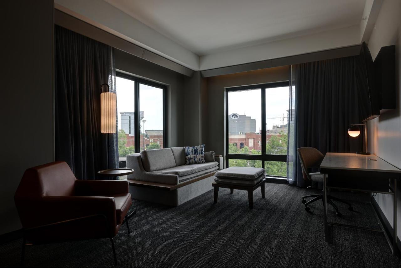 Courtyard By Marriott Iowa City University Heights Zewnętrze zdjęcie