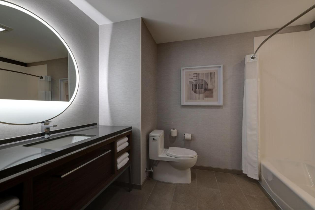 Courtyard By Marriott Iowa City University Heights Zewnętrze zdjęcie